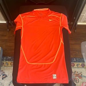 NIKE PRO Combat Compression, DRI-FIT Short Sleeve Tee - M